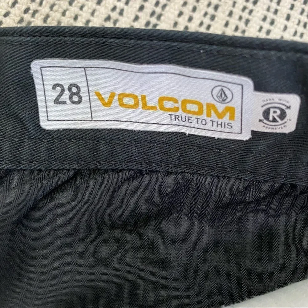 Volcom black shorts young men size 28